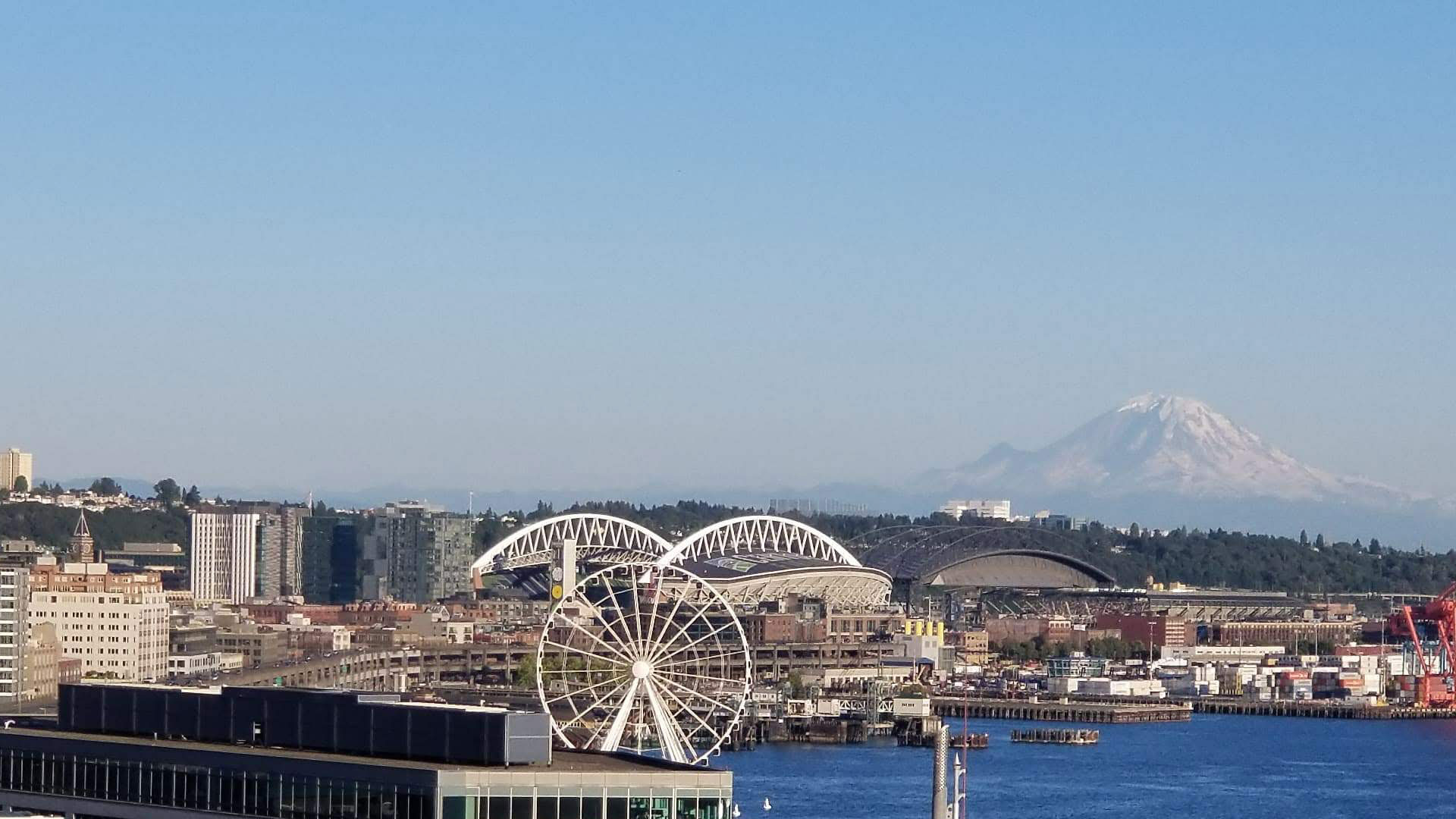 Seattle and Mount Rainier in the summer